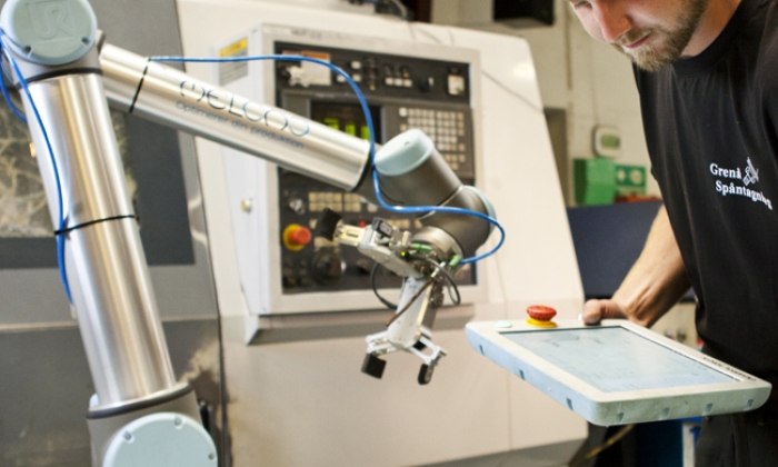 Collaborative Machine Tending Saves Time in Manufacturing