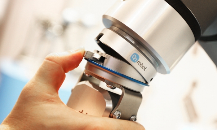 Faster Deployment of Robotic End of Arm Tools with Quick Changer