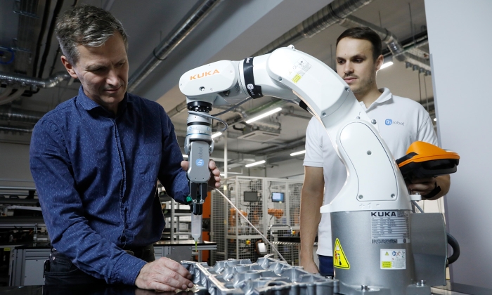 How to overcome top 4 challenges to robotic automation