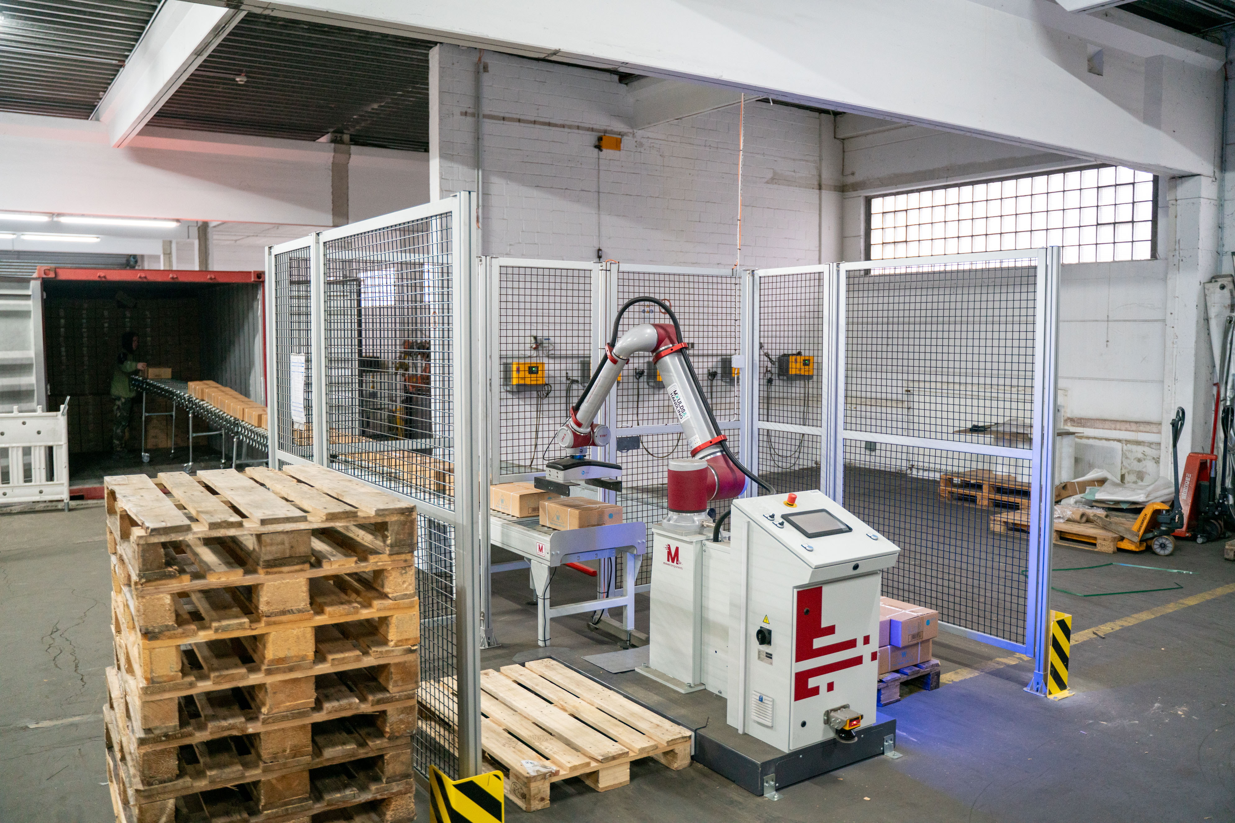 German Road Safety Specialist Optimizes Container-Unloading with Advanced Automation}